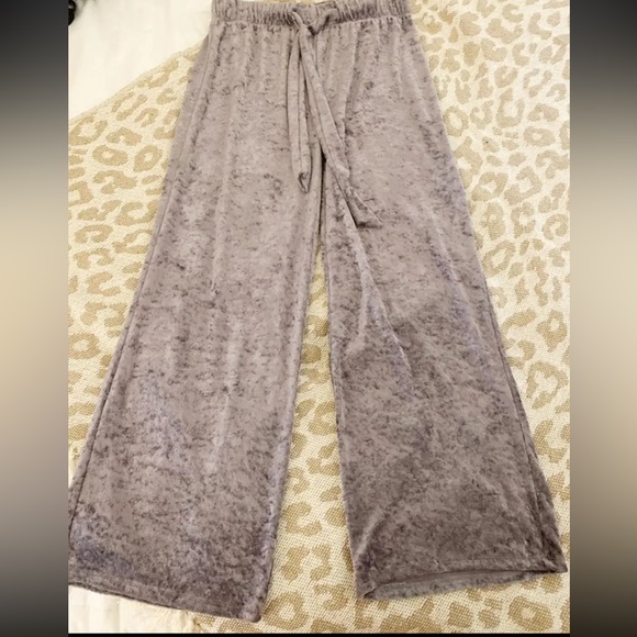 Out From Under Mila Velvet Pants Urban Outfitters - Picture 2 of 2